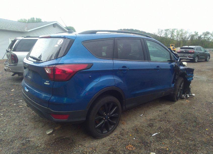 Photo 4 of 2019 Ford Escape SE (VIN 1FMCU9GD4KUC51075)