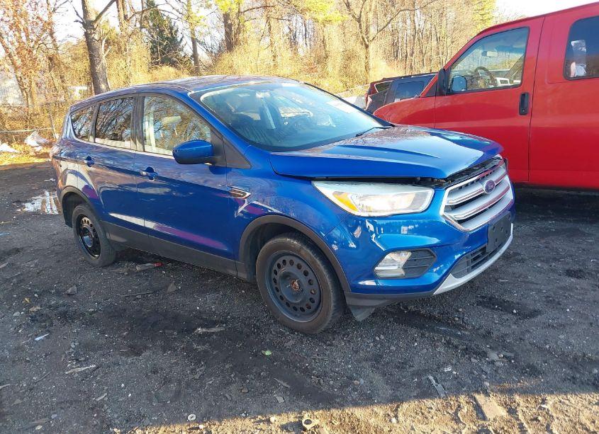 2017 Ford Escape SE (VIN 1FMCU9GD5HUA86579) main photo