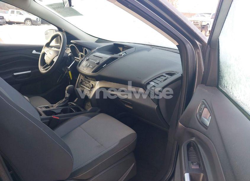 Photo 5 of 2017 Ford Escape SE (VIN 1FMCU9GD5HUB27843)