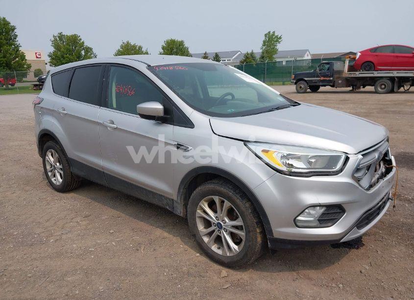 2017 Ford Escape SE (VIN 1FMCU9GD5HUB35280) main photo
