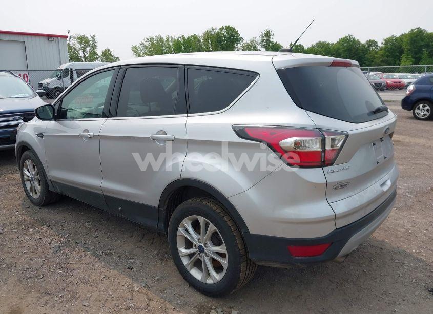 Photo 3 of 2017 Ford Escape SE (VIN 1FMCU9GD5HUB35280)