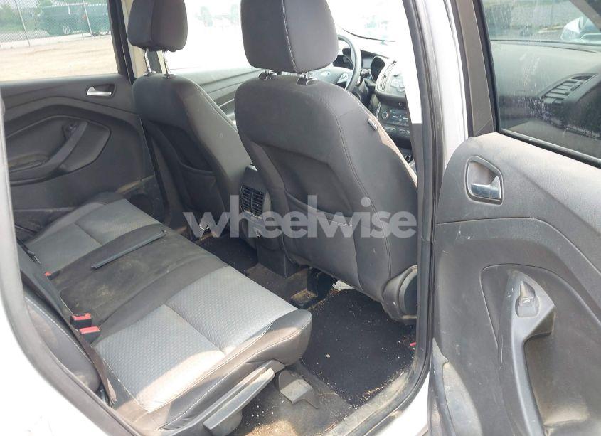 Photo 8 of 2017 Ford Escape SE (VIN 1FMCU9GD5HUB35280)