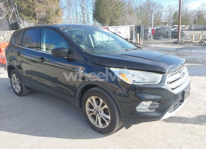 2017 Ford Escape SE (VIN 1FMCU9GD5HUC30499) main photo