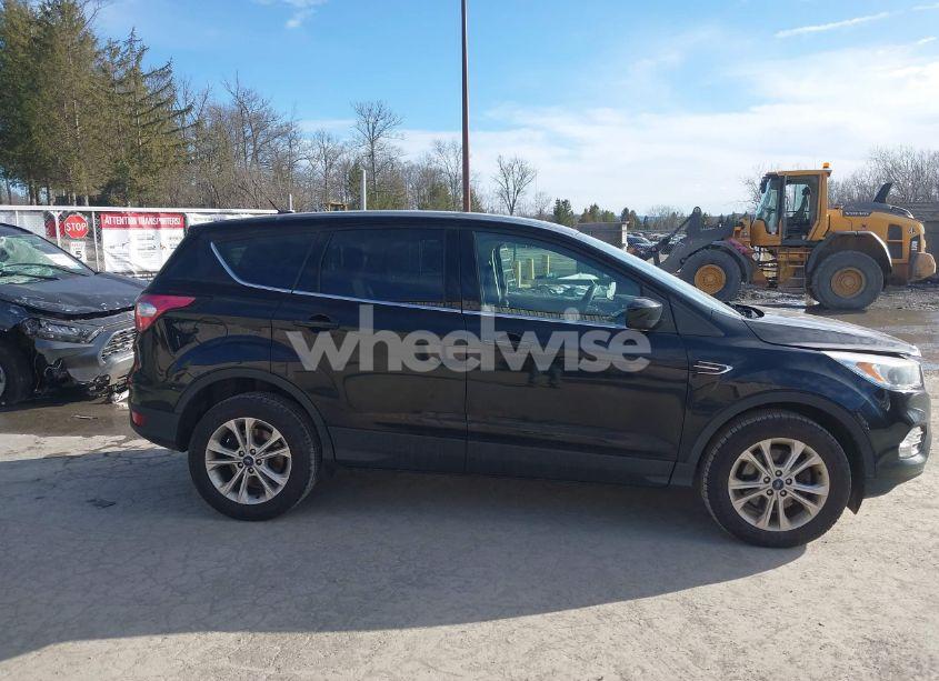 Photo 13 of 2017 Ford Escape SE (VIN 1FMCU9GD5HUC30499)