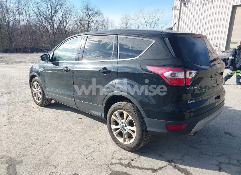 Photo 3 of 2017 Ford Escape SE (VIN 1FMCU9GD5HUC30499)