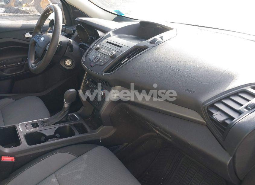 Photo 5 of 2017 Ford Escape SE (VIN 1FMCU9GD5HUC30499)