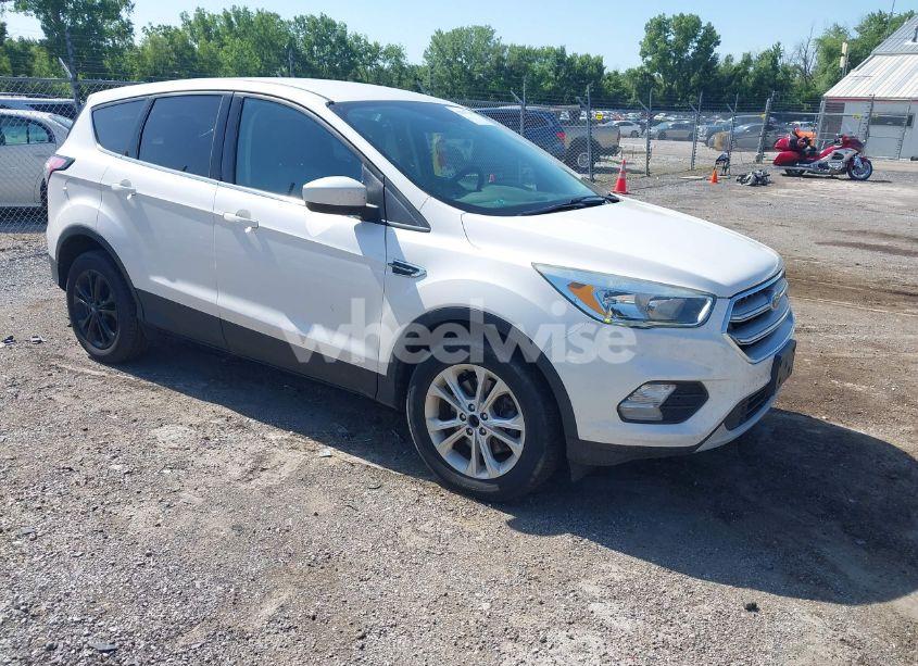 2017 Ford Escape SE (VIN 1FMCU9GD5HUC55001) main photo