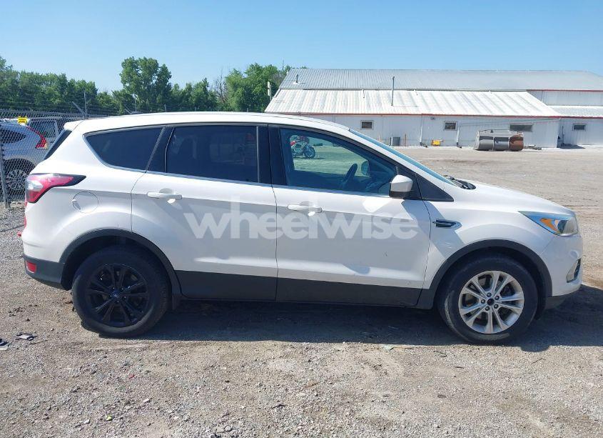 Photo 13 of 2017 Ford Escape SE (VIN 1FMCU9GD5HUC55001)