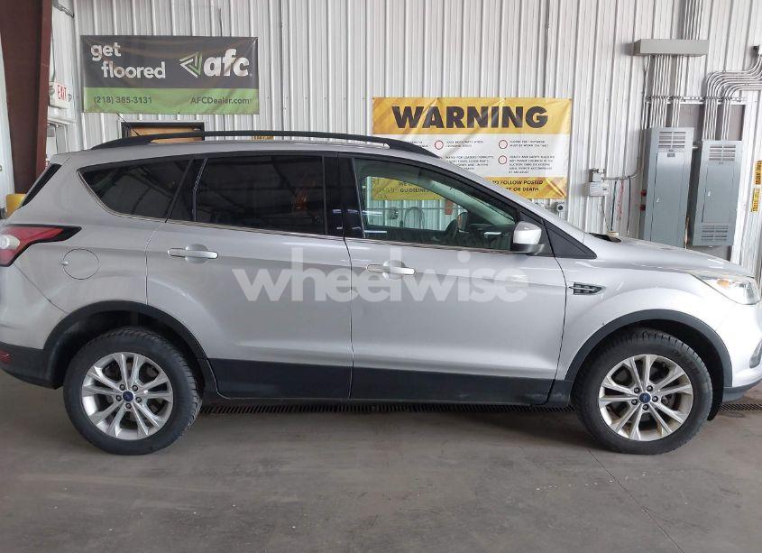 Photo 13 of 2017 Ford Escape SE (VIN 1FMCU9GD5HUD11695)