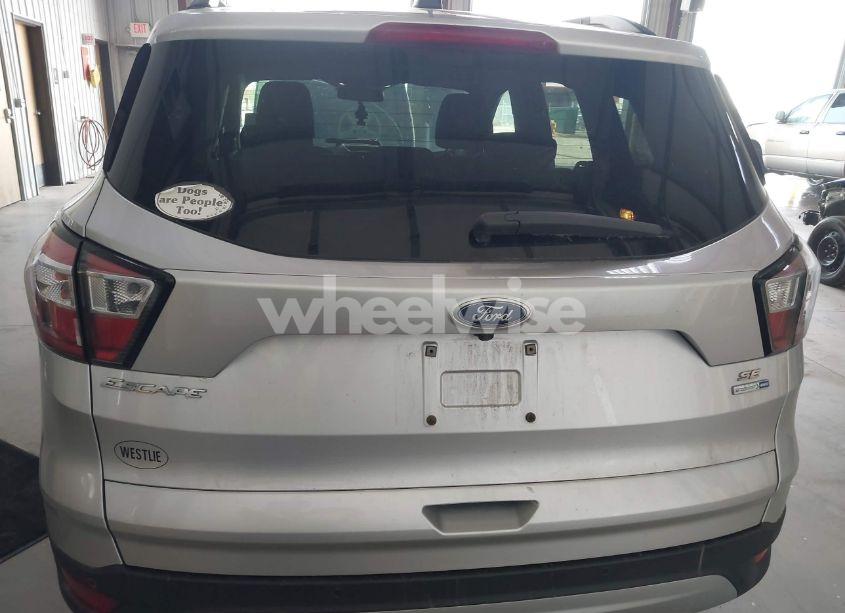 Photo 16 of 2017 Ford Escape SE (VIN 1FMCU9GD5HUD11695)