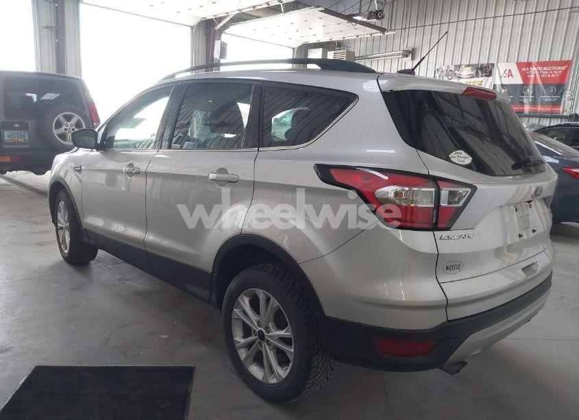 Photo 3 of 2017 Ford Escape SE (VIN 1FMCU9GD5HUD11695)