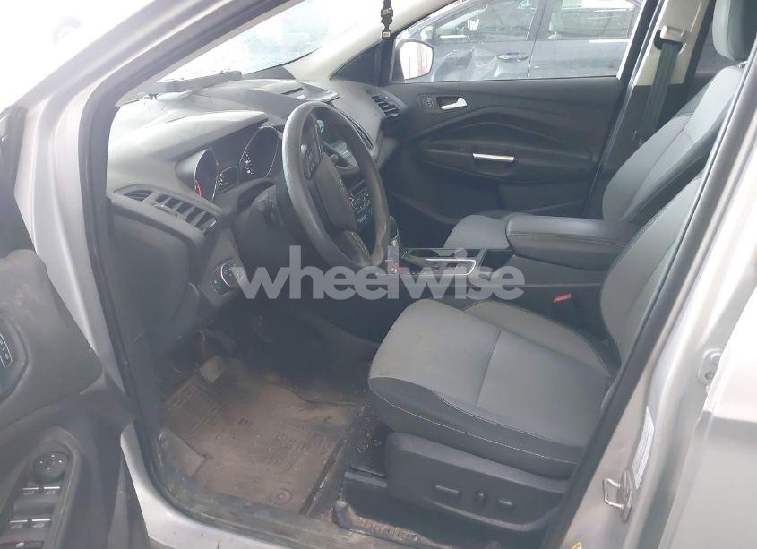 Photo 5 of 2017 Ford Escape SE (VIN 1FMCU9GD5HUD11695)