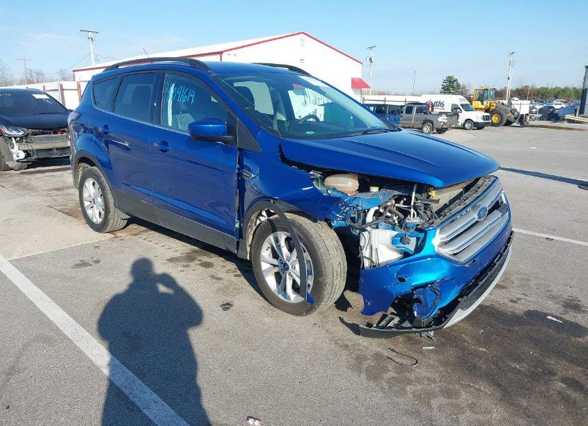 2017 Ford Escape SE (VIN 1FMCU9GD5HUD27377) main photo