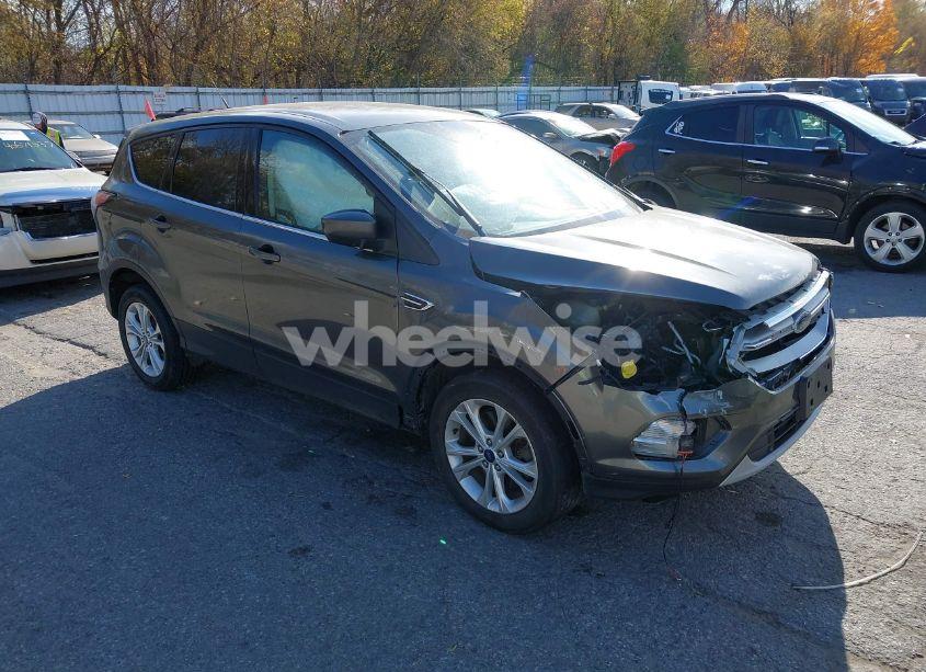 2017 Ford Escape SE (VIN 1FMCU9GD5HUD30862) main photo