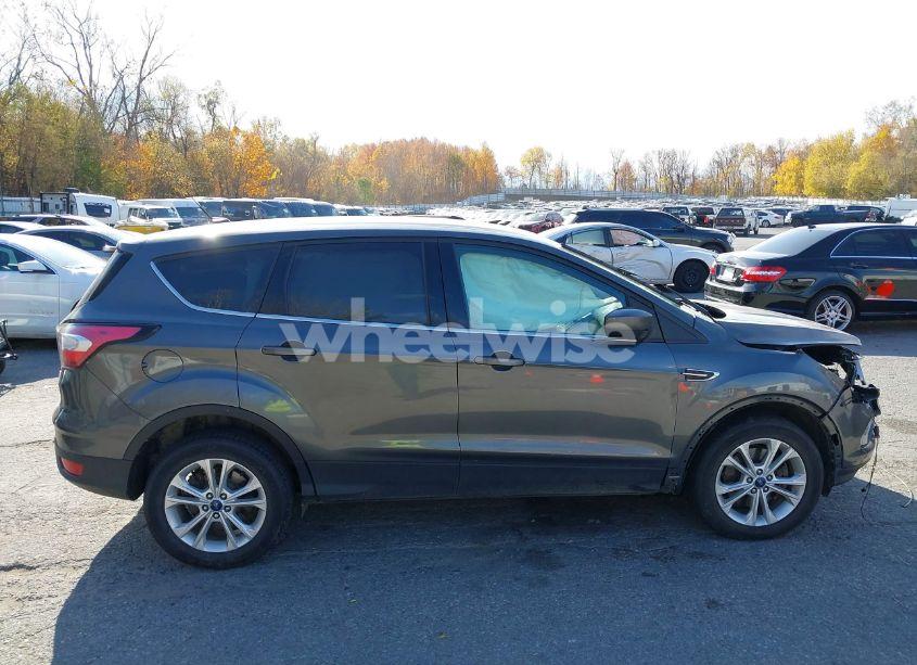 Photo 13 of 2017 Ford Escape SE (VIN 1FMCU9GD5HUD30862)