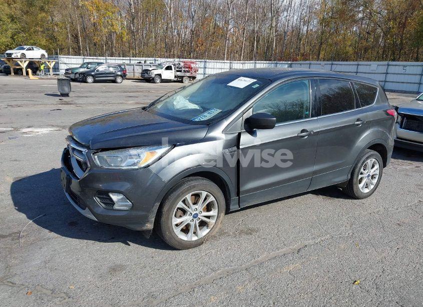 Photo 2 of 2017 Ford Escape SE (VIN 1FMCU9GD5HUD30862)