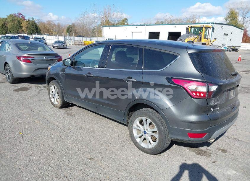 Photo 3 of 2017 Ford Escape SE (VIN 1FMCU9GD5HUD30862)