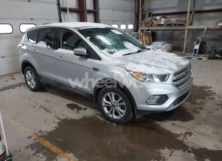 2017 Ford Escape SE (VIN 1FMCU9GD5HUD52439) main photo