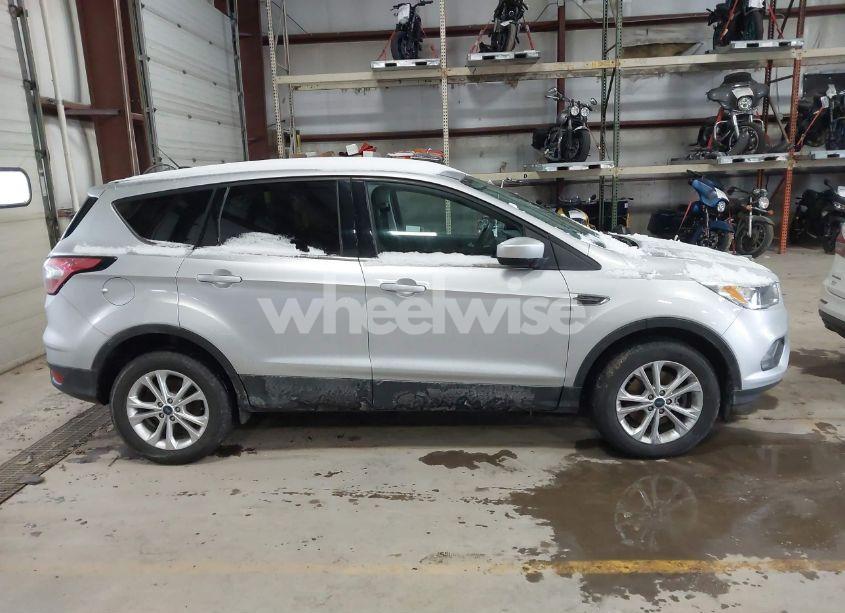 Photo 13 of 2017 Ford Escape SE (VIN 1FMCU9GD5HUD52439)