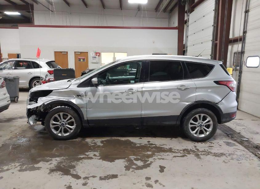 Photo 14 of 2017 Ford Escape SE (VIN 1FMCU9GD5HUD52439)