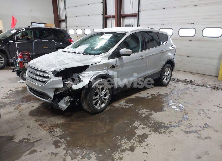 Photo 2 of 2017 Ford Escape SE (VIN 1FMCU9GD5HUD52439)
