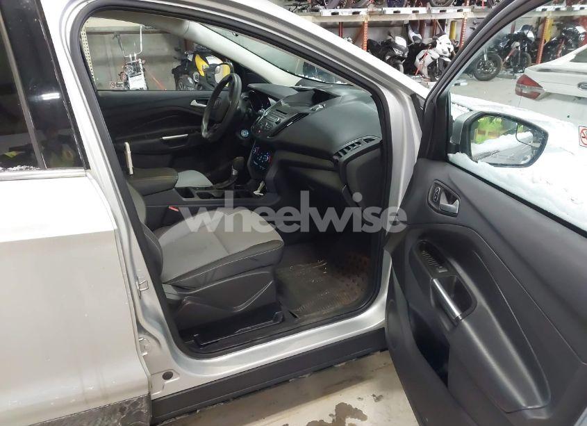 Photo 5 of 2017 Ford Escape SE (VIN 1FMCU9GD5HUD52439)