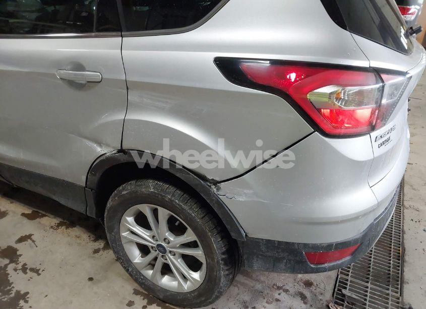 Photo 6 of 2017 Ford Escape SE (VIN 1FMCU9GD5HUD52439)