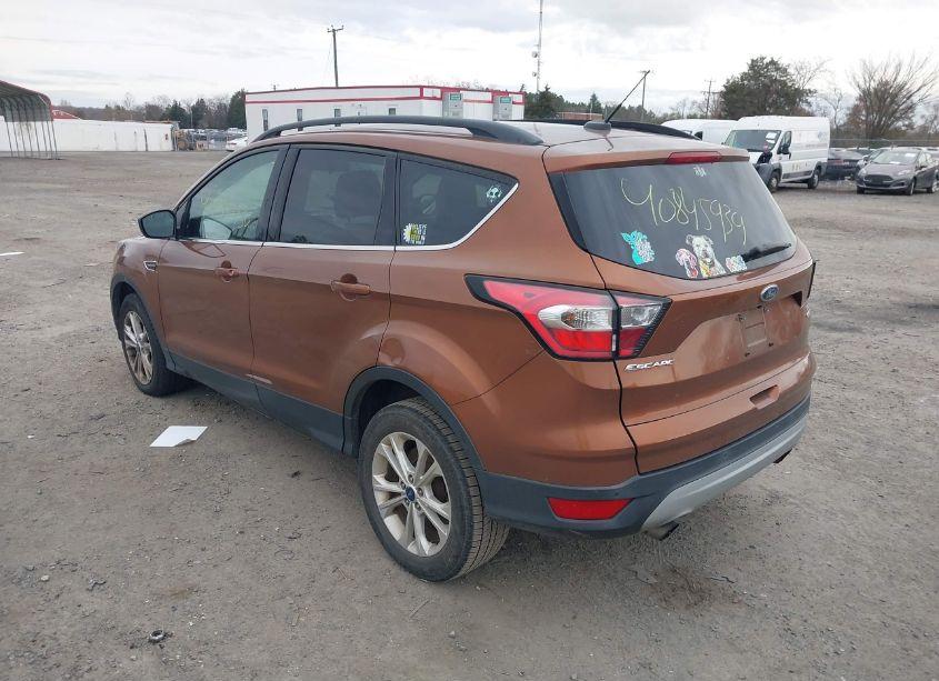 Photo 3 of 2017 Ford Escape SE (VIN 1FMCU9GD5HUD99485)