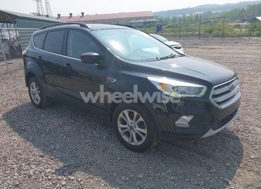 2017 Ford Escape SE (VIN 1FMCU9GD5HUE00537) main photo