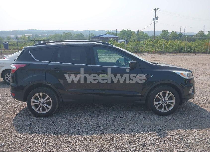 Photo 13 of 2017 Ford Escape SE (VIN 1FMCU9GD5HUE00537)