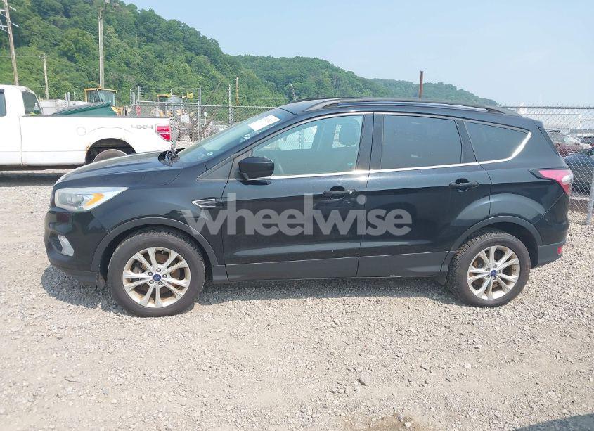 Photo 14 of 2017 Ford Escape SE (VIN 1FMCU9GD5HUE00537)