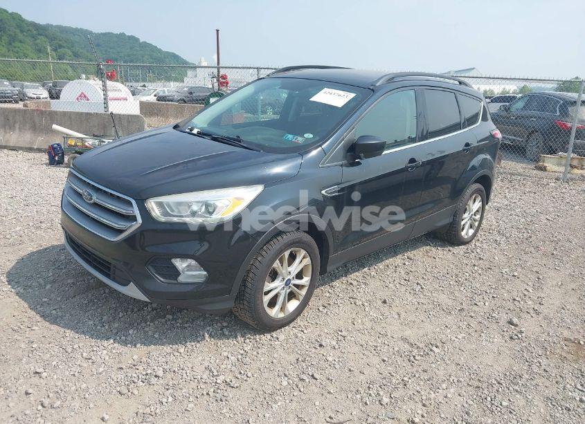 Photo 2 of 2017 Ford Escape SE (VIN 1FMCU9GD5HUE00537)