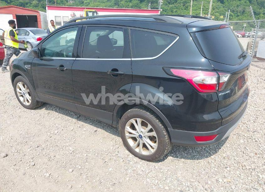 Photo 3 of 2017 Ford Escape SE (VIN 1FMCU9GD5HUE00537)