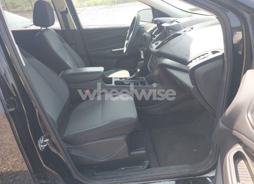 Photo 5 of 2017 Ford Escape SE (VIN 1FMCU9GD5HUE00537)