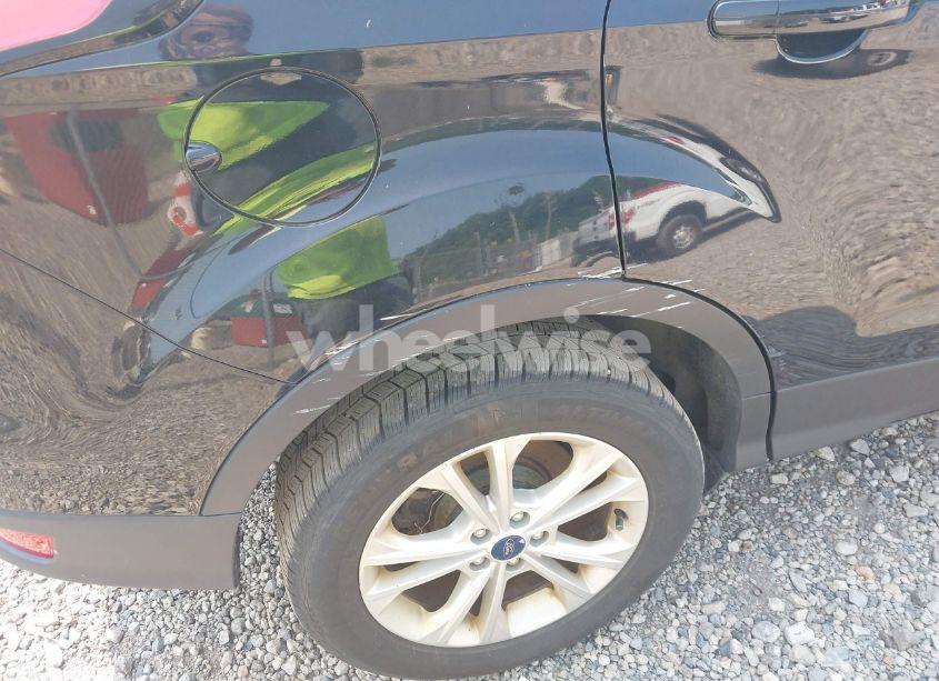 Photo 6 of 2017 Ford Escape SE (VIN 1FMCU9GD5HUE00537)