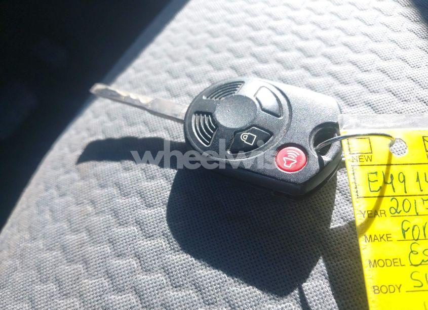 Photo 11 of 2017 Ford Escape SE (VIN 1FMCU9GD5HUE49141)