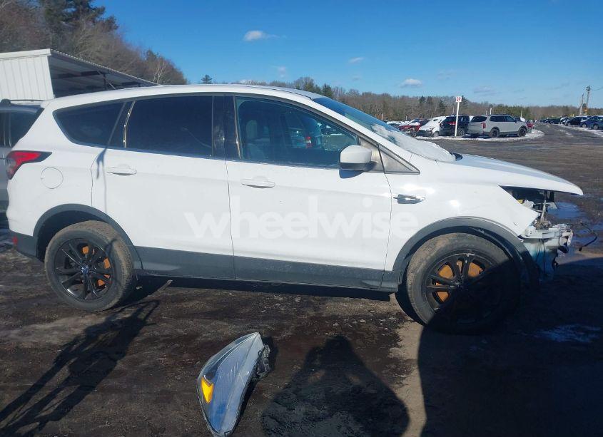 Photo 14 of 2017 Ford Escape SE (VIN 1FMCU9GD5HUE49141)