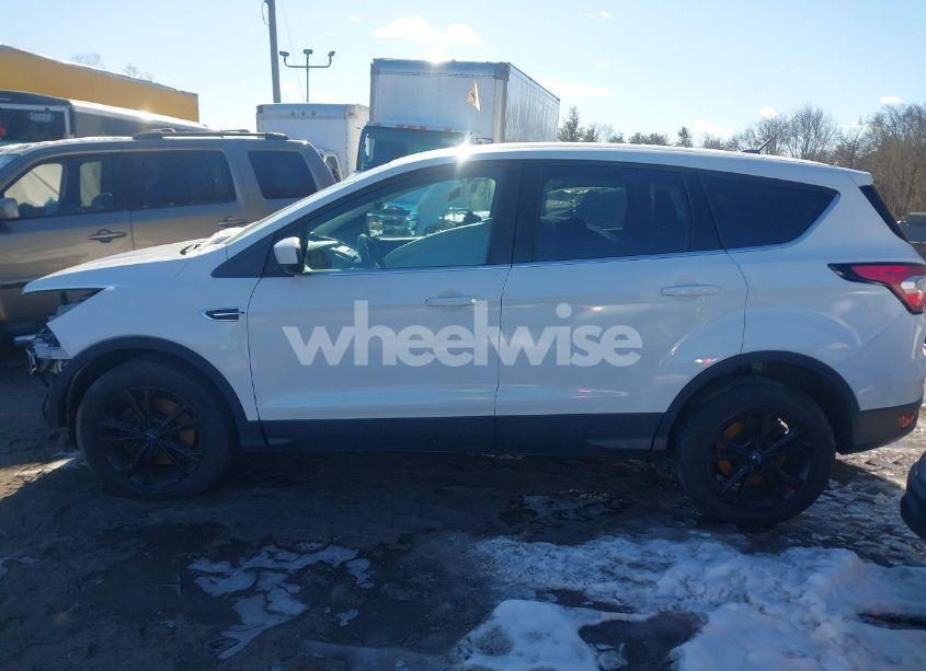 Photo 15 of 2017 Ford Escape SE (VIN 1FMCU9GD5HUE49141)