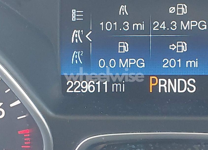 Photo 16 of 2017 Ford Escape SE (VIN 1FMCU9GD5HUE49141)