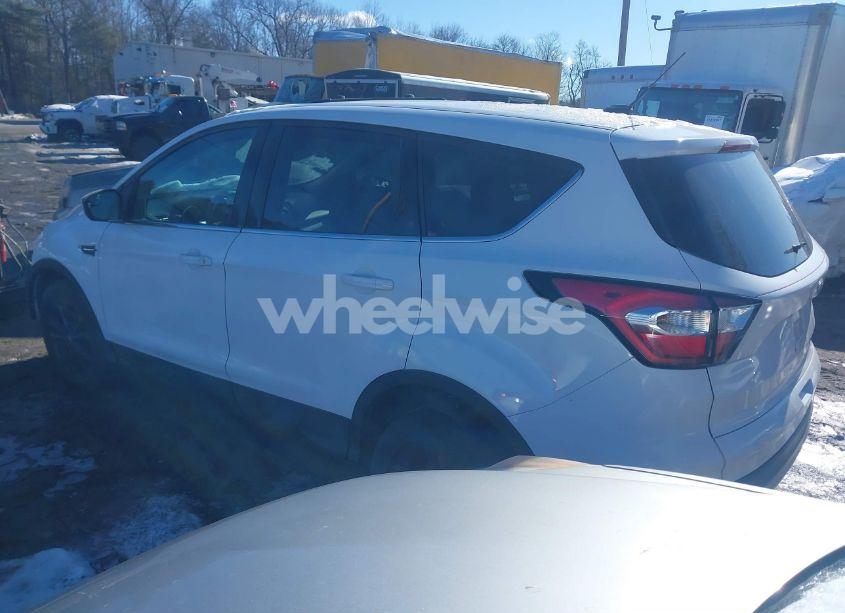 Photo 3 of 2017 Ford Escape SE (VIN 1FMCU9GD5HUE49141)