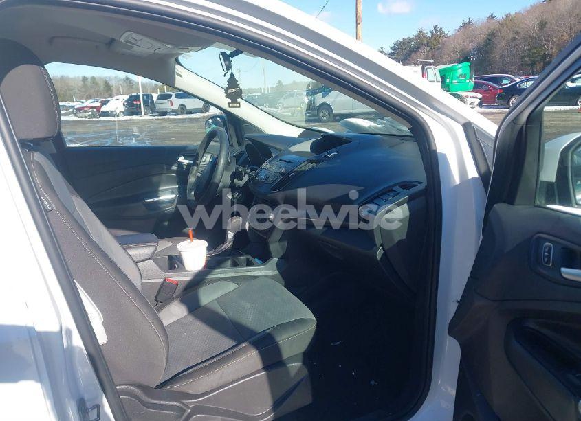 Photo 5 of 2017 Ford Escape SE (VIN 1FMCU9GD5HUE49141)