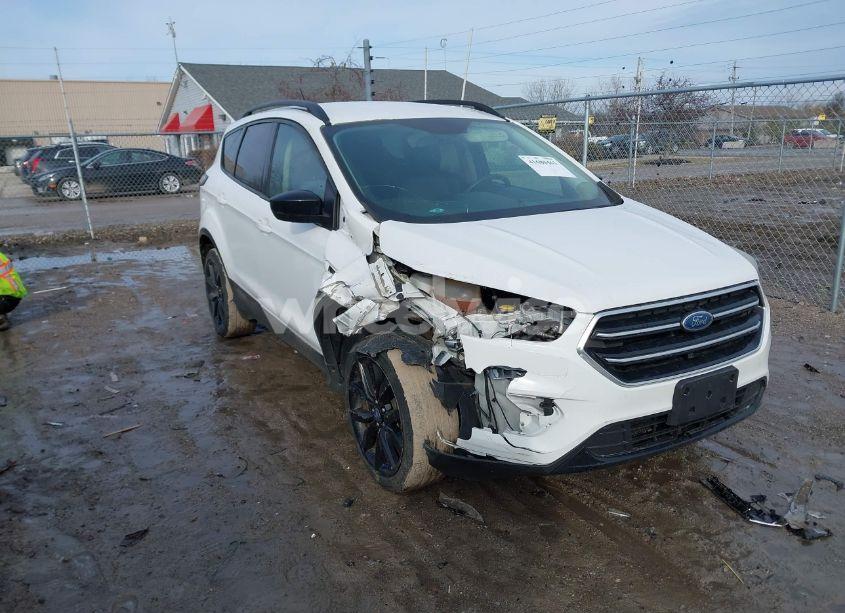 2018 Ford Escape SE (VIN 1FMCU9GD5JUA15307) main photo