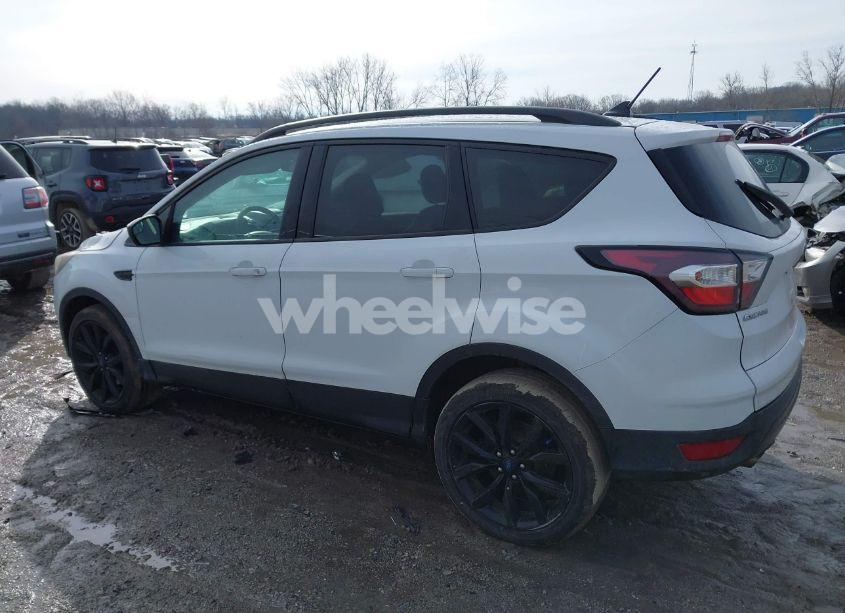 Photo 14 of 2018 Ford Escape SE (VIN 1FMCU9GD5JUA15307)