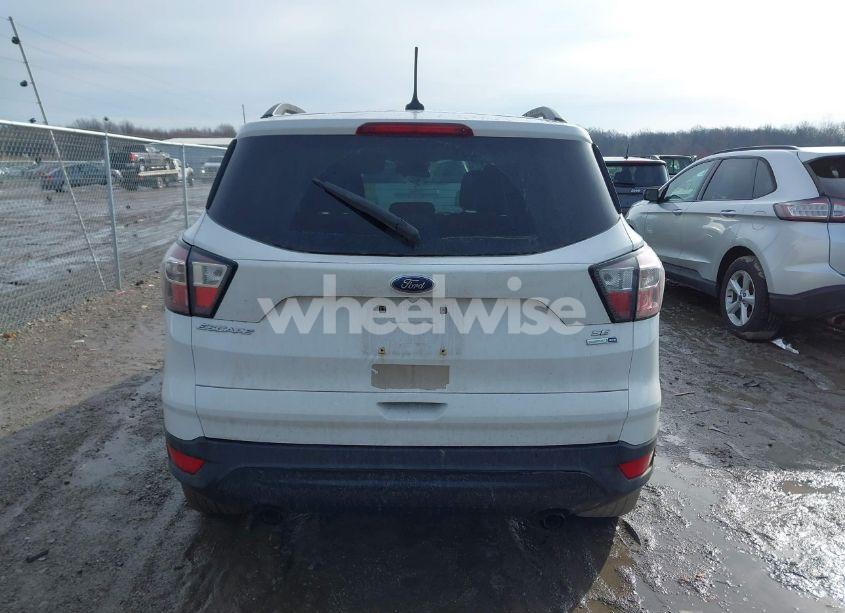 Photo 16 of 2018 Ford Escape SE (VIN 1FMCU9GD5JUA15307)