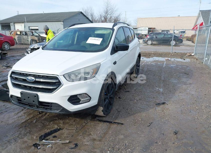 Photo 2 of 2018 Ford Escape SE (VIN 1FMCU9GD5JUA15307)