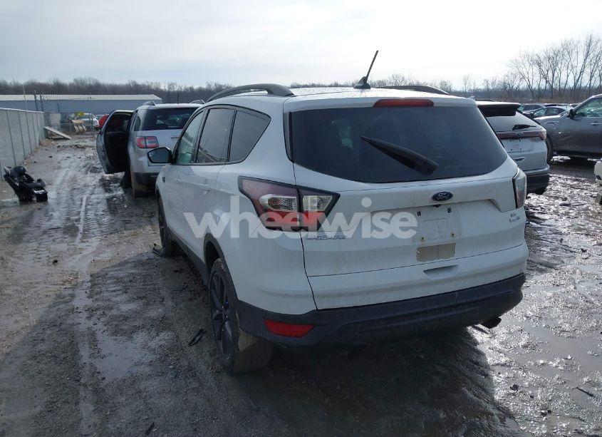 Photo 3 of 2018 Ford Escape SE (VIN 1FMCU9GD5JUA15307)