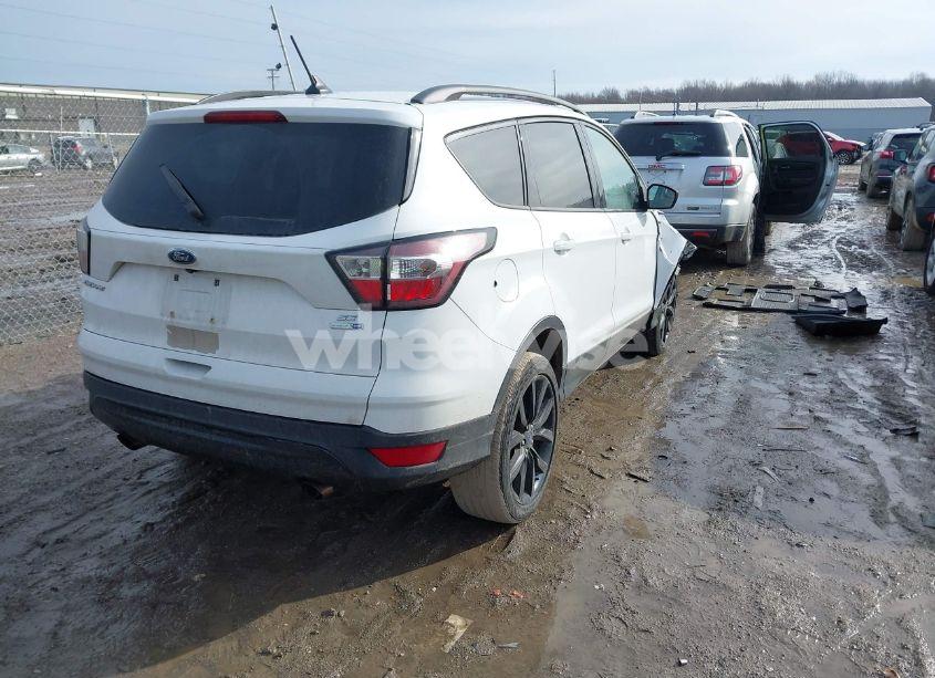 Photo 4 of 2018 Ford Escape SE (VIN 1FMCU9GD5JUA15307)