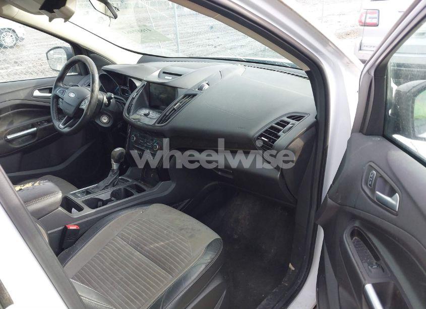 Photo 5 of 2018 Ford Escape SE (VIN 1FMCU9GD5JUA15307)