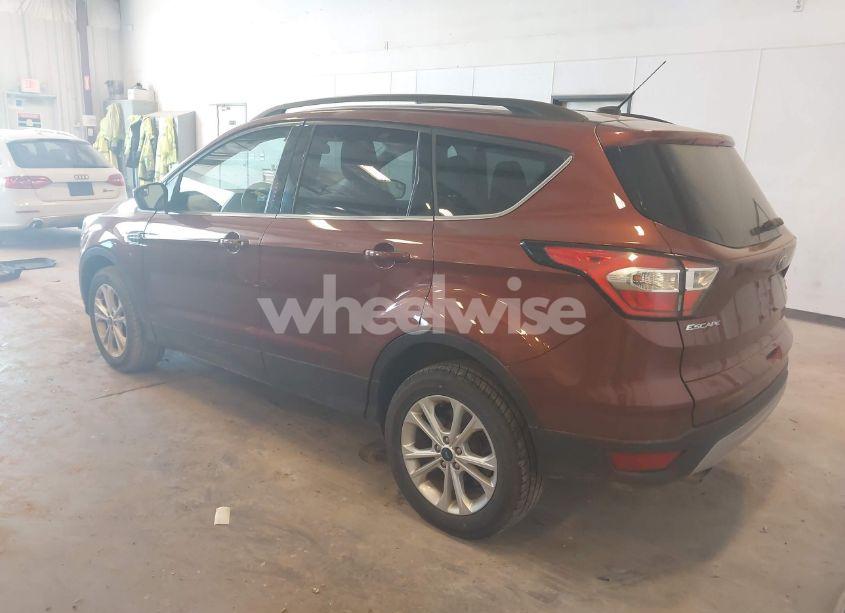 Photo 3 of 2018 Ford Escape SE (VIN 1FMCU9GD5JUA30230)