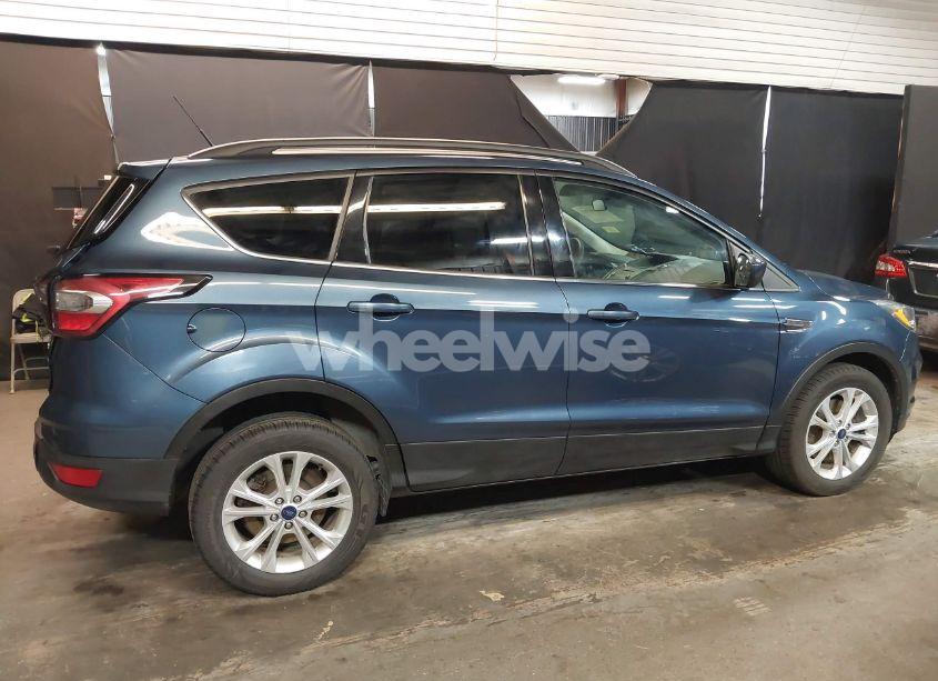 Photo 13 of 2018 Ford Escape SE (VIN 1FMCU9GD5JUA32186)